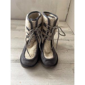 Portland Boot Company woman’s faux fur lace up boots size 5